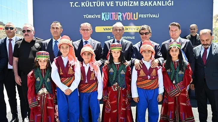 Van'da 9 gün sürecek kültür, sanat ve lezzet şöleni başladı