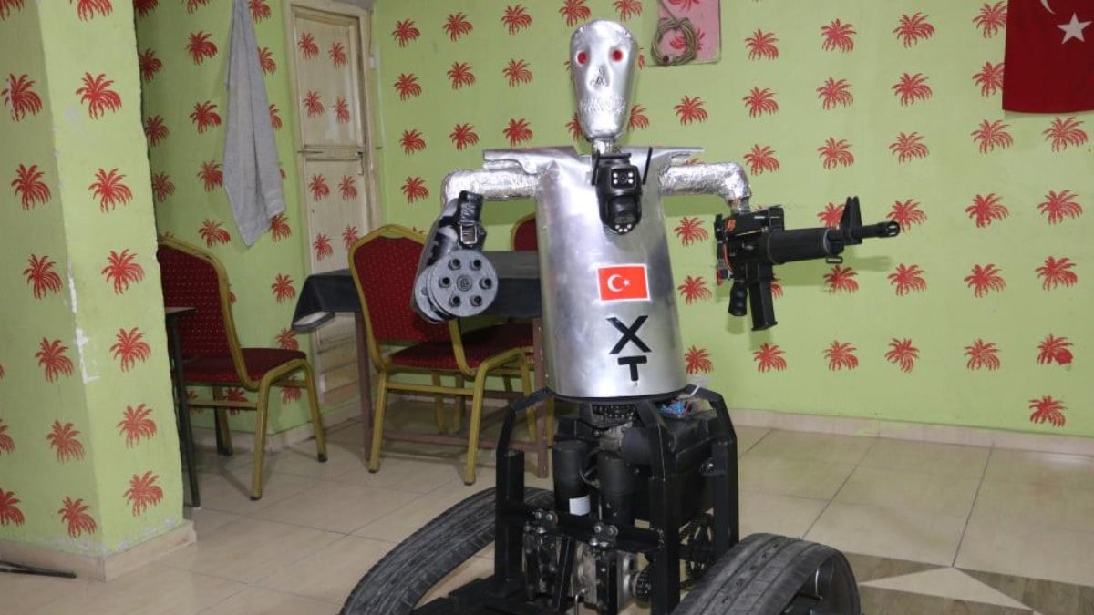 Siirtli mucit yapay zekalı robot asker geliştirdi